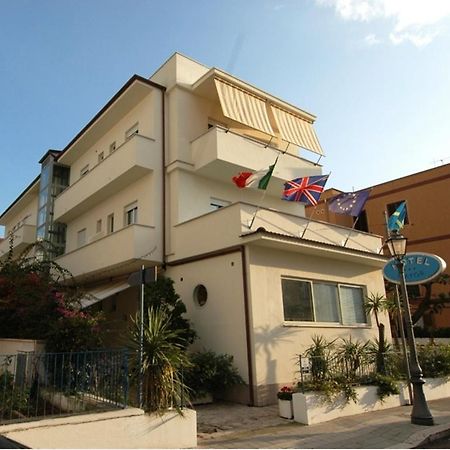 Hotel Mayor Сперлонга Екстериор снимка