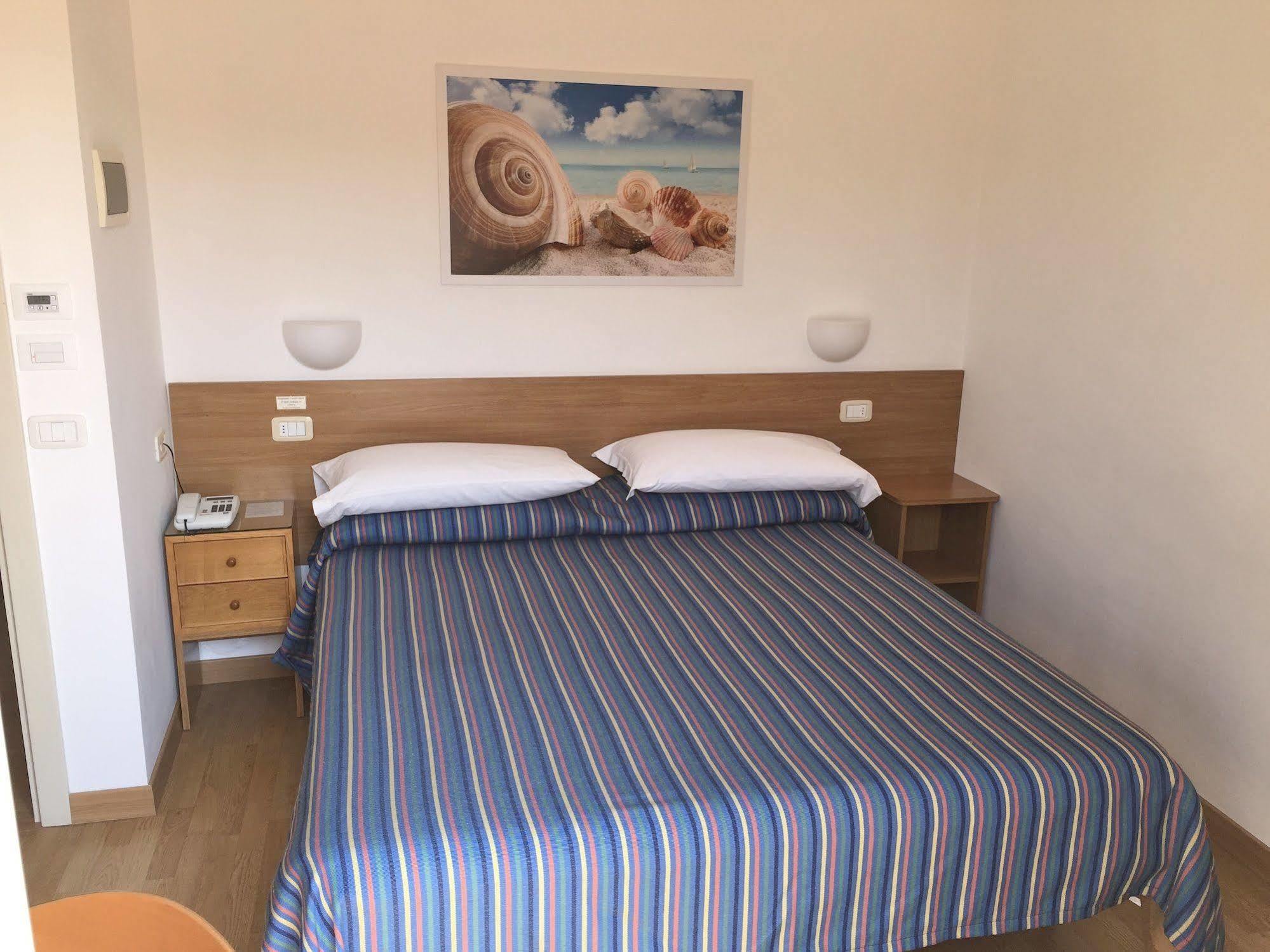 Hotel Mayor Сперлонга Екстериор снимка